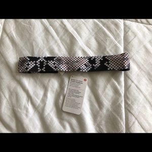 Lululemon Skinny Fly Away Tamer- BRAND NEW